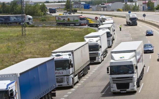 Los camioneros pararán tres días antes de la Navidad. Los camioneros pararán tres días antes de la Navidad.