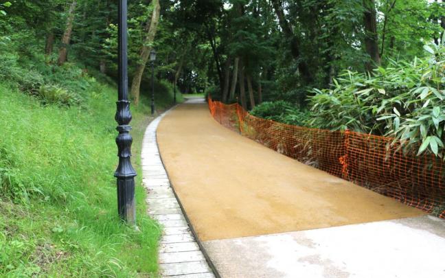 Camino en cuesta de Cristina Enea, ya reparado, tras dos meses de obras Camino en cuesta de Cristina Enea, ya reparado, tras dos meses de obras