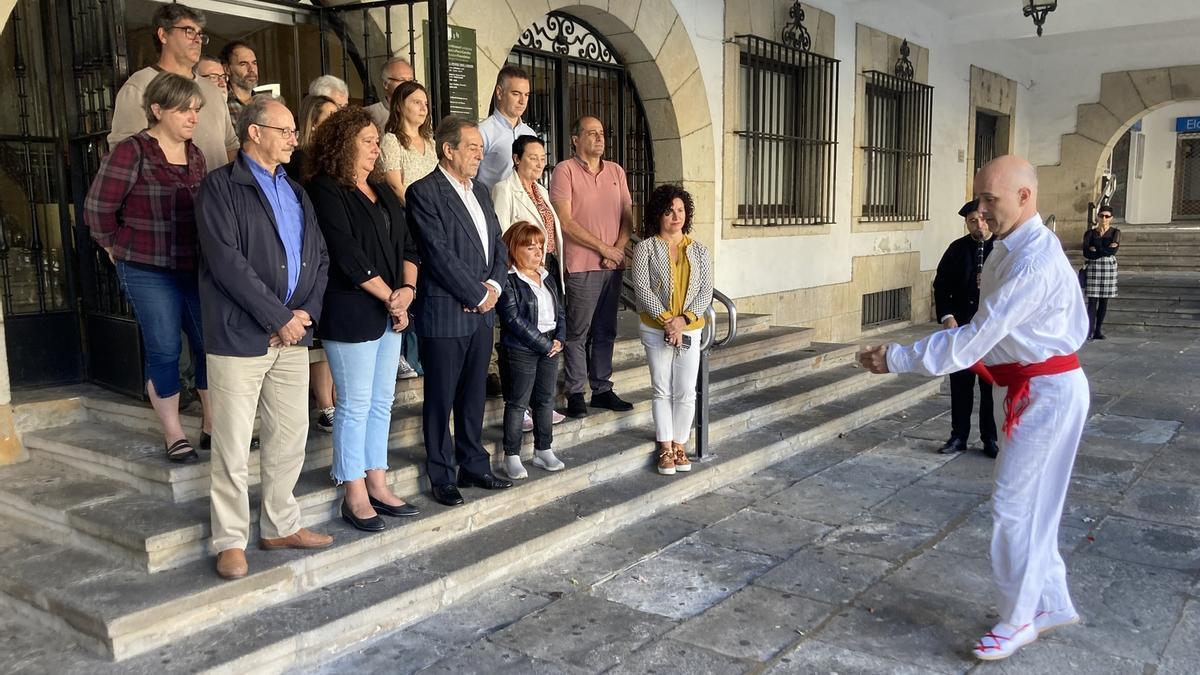 Los colectivos que fueron premiados por el ICIP, en la entrega del galardón en el Museo de la Paz de Gernika-Lumo.