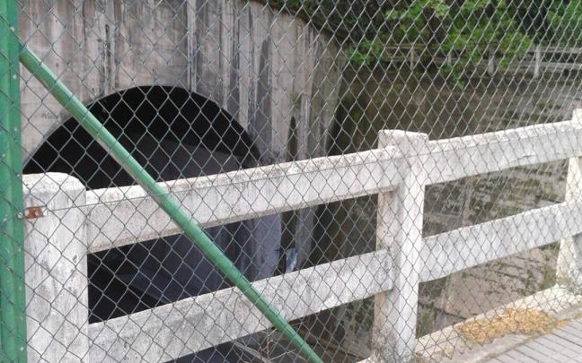 Uno de los dos huecos de la variante en la avenida del Alcalde José Elosegi, en Herrera