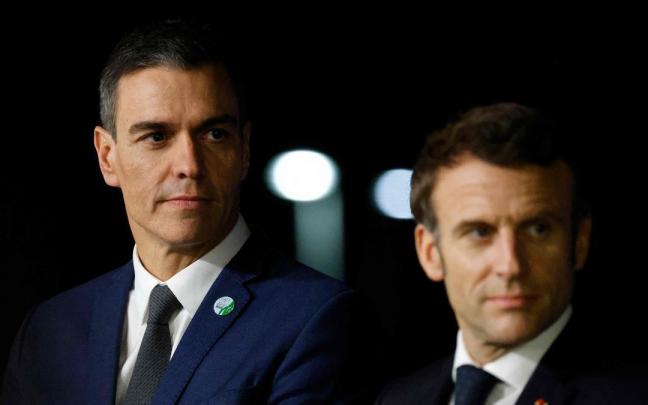 S&aacute;nchez junto a Macron en la cumbre EUMed.