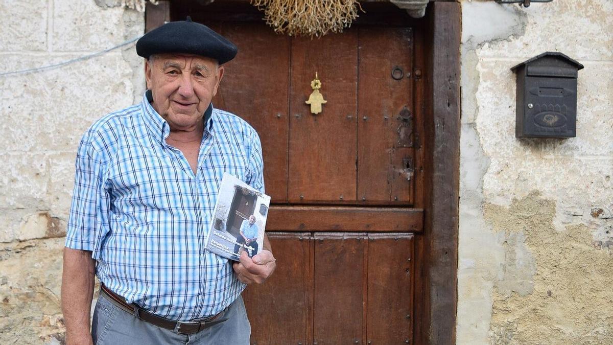 Beñardo Antxorena, vecino de Orbaizeta de 85 años, publica sus memorias en un libro