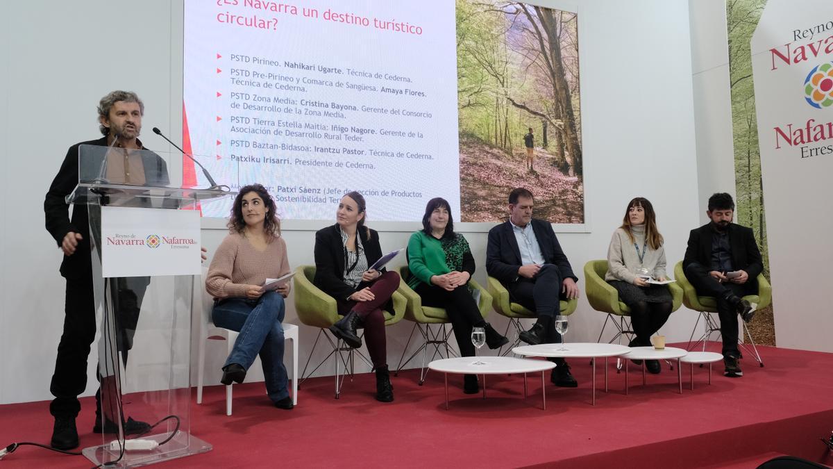 Asistentes a la mesa redonda '¿Es Navarra un destino turístico circular?', este jueves en Fitur.