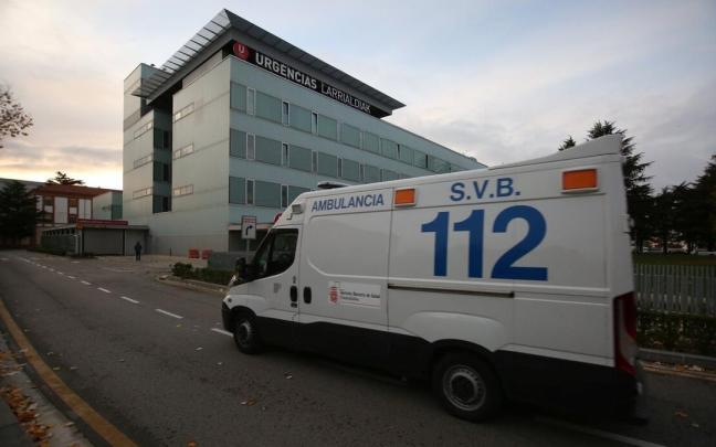 Una ambulancia llega a las Urgencias del Hospital Universitario de Navarra (HUN). Una ambulancia llega a las Urgencias del Hospital Universitario de Navarra (HUN).