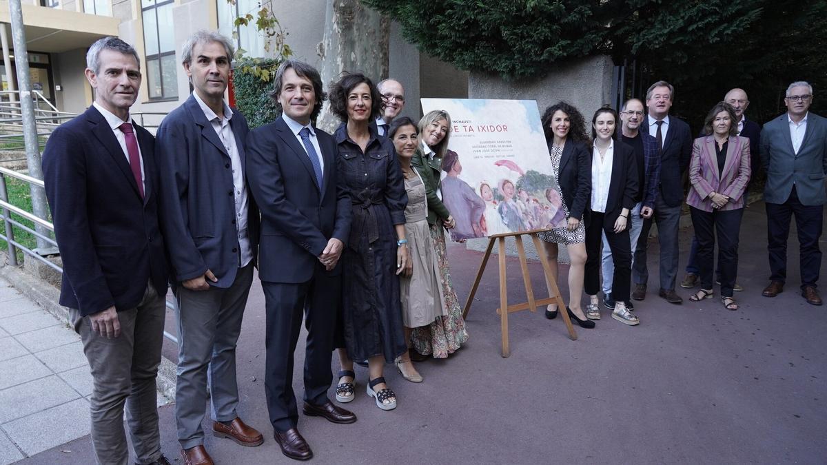 Momento de la presentación, a la que asistieron Bingen Zupiria, Lorea Bilbao, Iñigo Alberdi, cantantes y músicos que han participado en el proyecto.