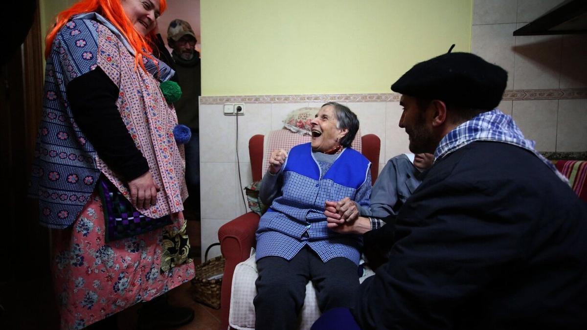 María Onsalo, la etxekoandre de Anjelenea, estaba encantada de la visita.