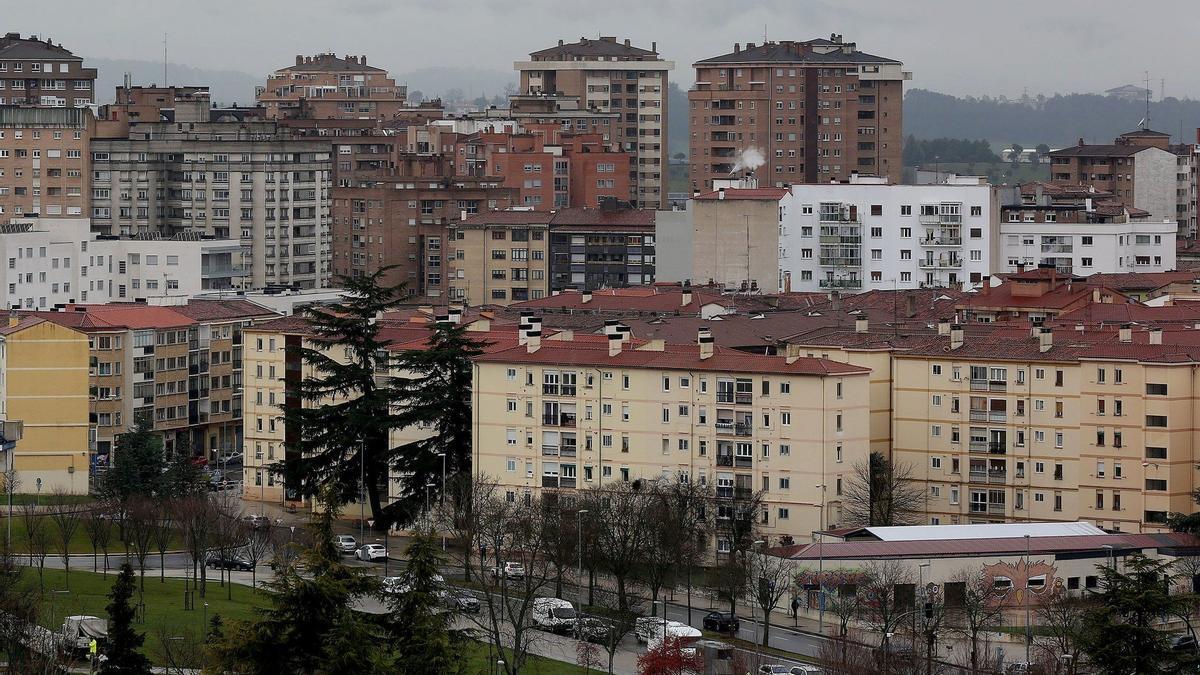 Vista de La Milagrosa, en primer plano, con Azpilagaña al fondo.