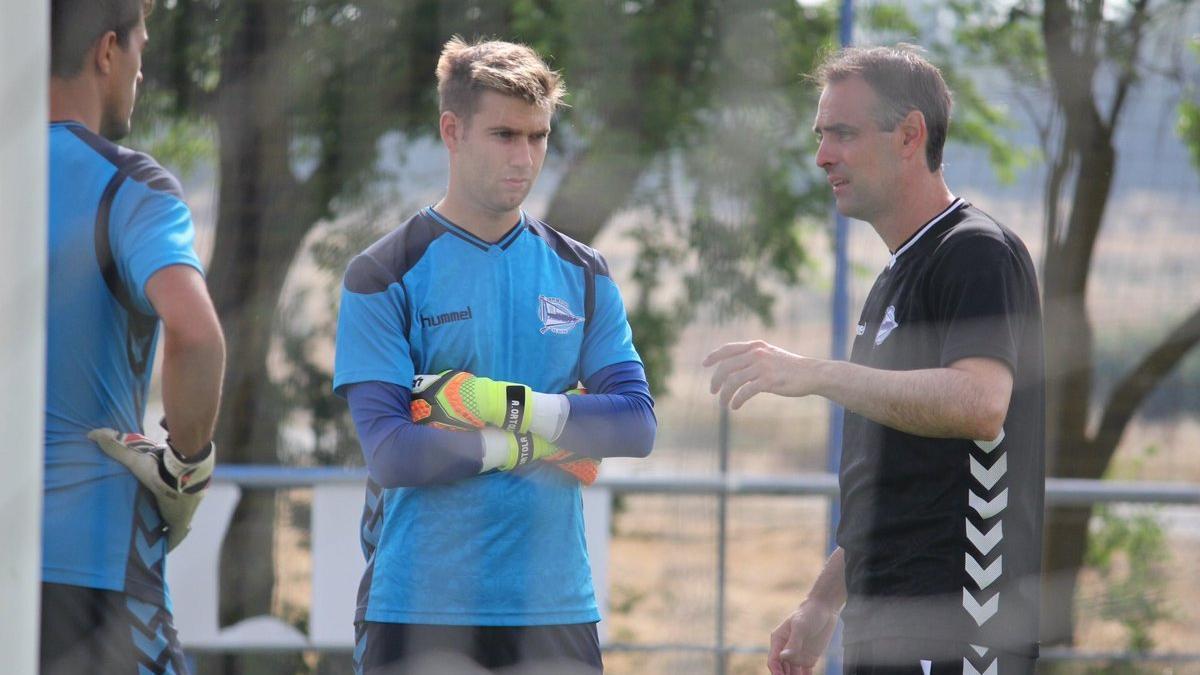 Javier López Vallejo durante un entrenamiento del Deportivo Alavés en 2016