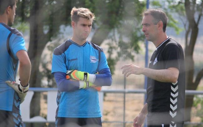 Javier López Vallejo durante un entrenamiento del Deportivo Alavés en 2016 Javier López Vallejo durante un entrenamiento del Deportivo Alavés en 2016
