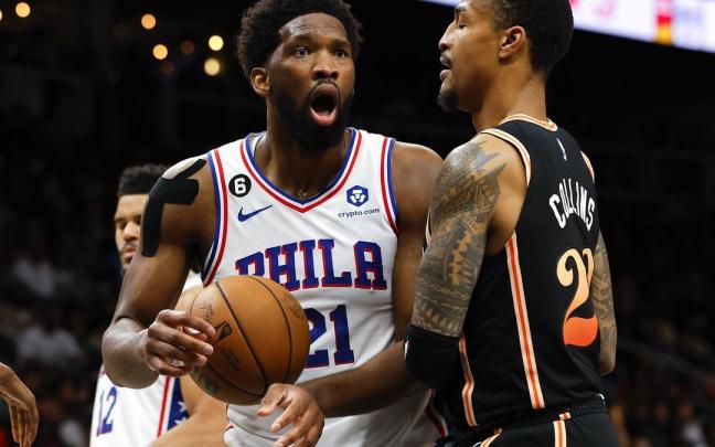 Joel Embiid, ante John Collins.