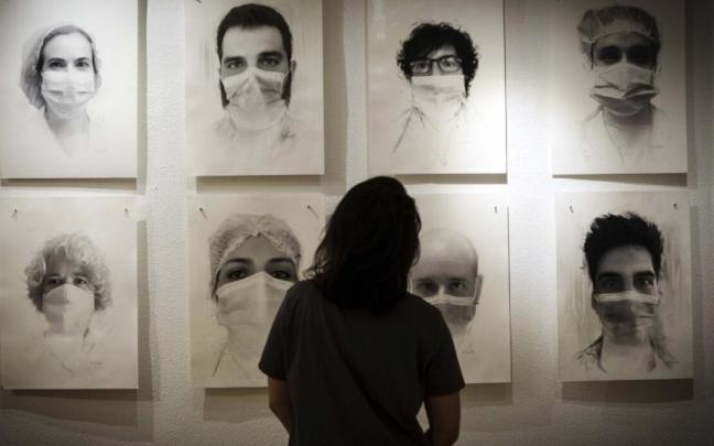 Retratos de trabajadores sanitarios en el particular homenaje que les dedica en Ormolú José María Martínez Tendero. Retratos de trabajadores sanitarios en el particular homenaje que les dedica en Ormolú José María Martínez Tendero.