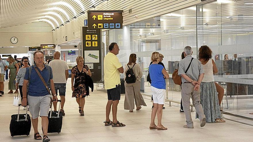 Movimiento de pasajeros en el aeropuerto de Foronda, desde donde hay conexiones con las localidades de Bérgamo y Charleroi. Italia y Bélgica han sido en 2022, de hecho, dos de los tres países cuyos visitantes más han crecido en