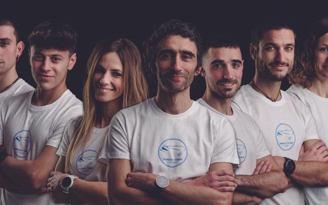 Varios de los integrantes del Domusa Teknik Team. Varios de los integrantes del Domusa Teknik Team.