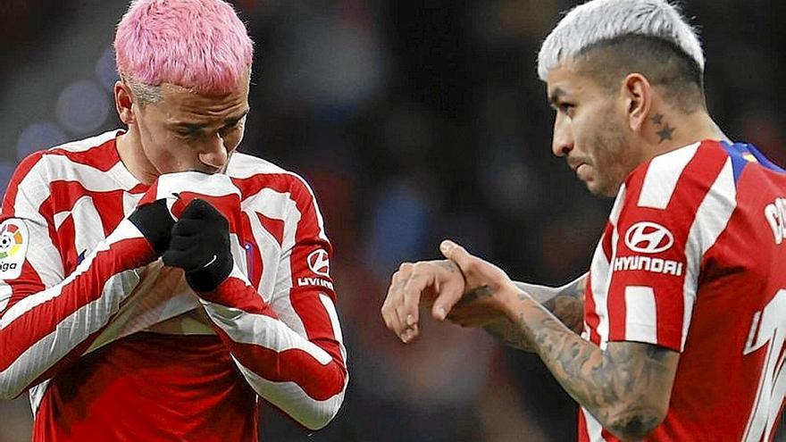 Griezmann y Correa celebran el gol del francés. | FOTO: EFE