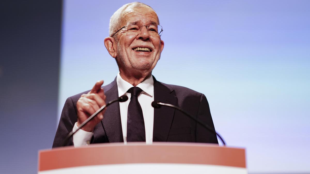 El presidente austriaco Alexander van der Bellen habla durante el inicio de su campaña presidencial.