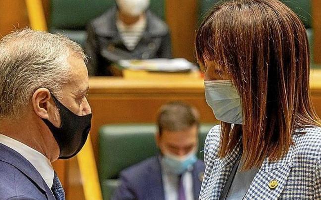 El lehendakari, I&ntilde;igo Urkullu, con la vicelehendakari segunda, la socialista Idoia Mendia.