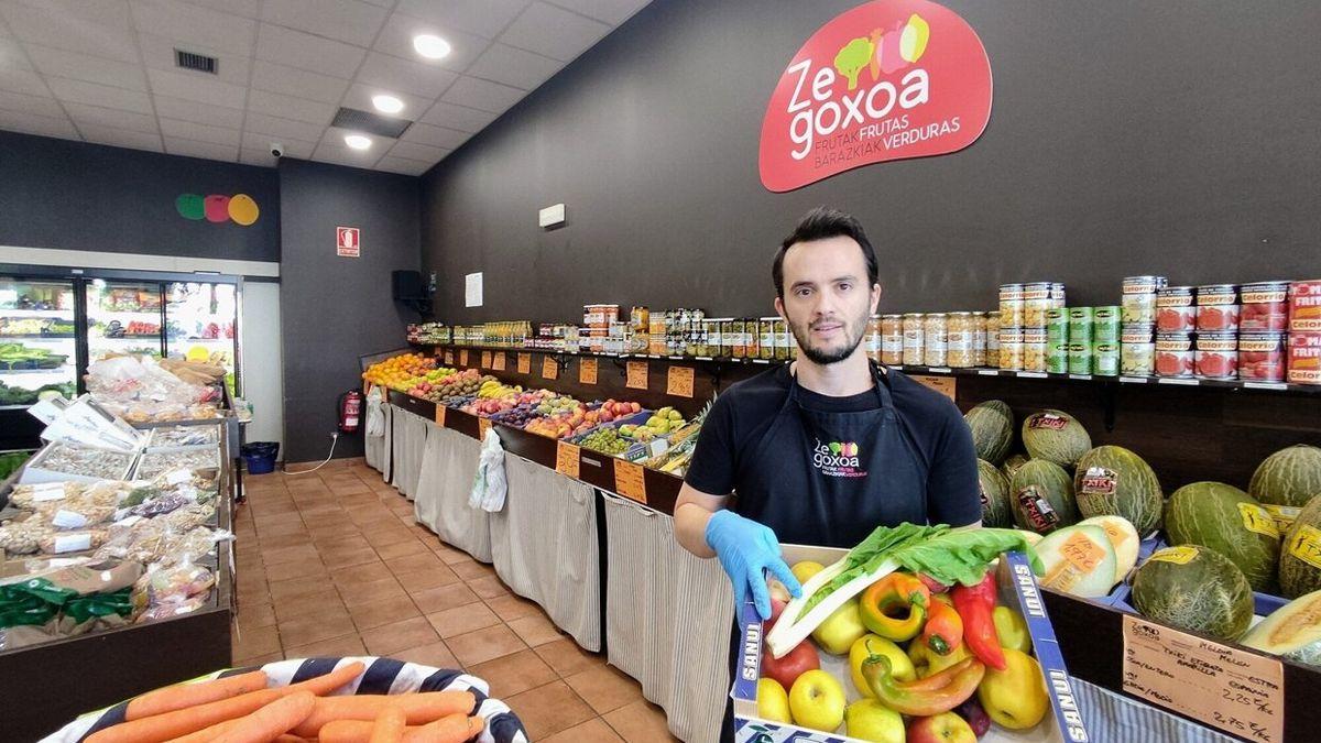 Julen Otondo, de la frutería Baztango-Ze goxoa.