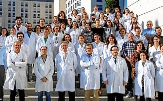 El equipo de médicos del Cima y de la Clínica Universidad de Navarra.