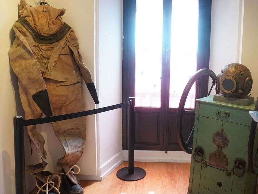 Traje de buceo antiguo