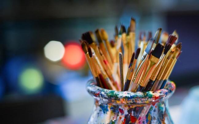 Una de las actividades son clases de pintura