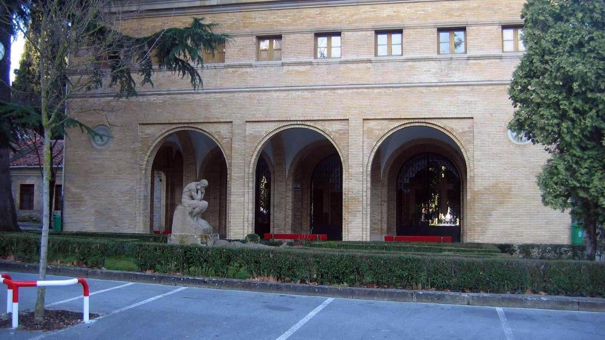 Parking del cementerio de Pamplona