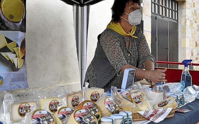 Venta de queso Idiazabal en un Artzain Eguna anterior.