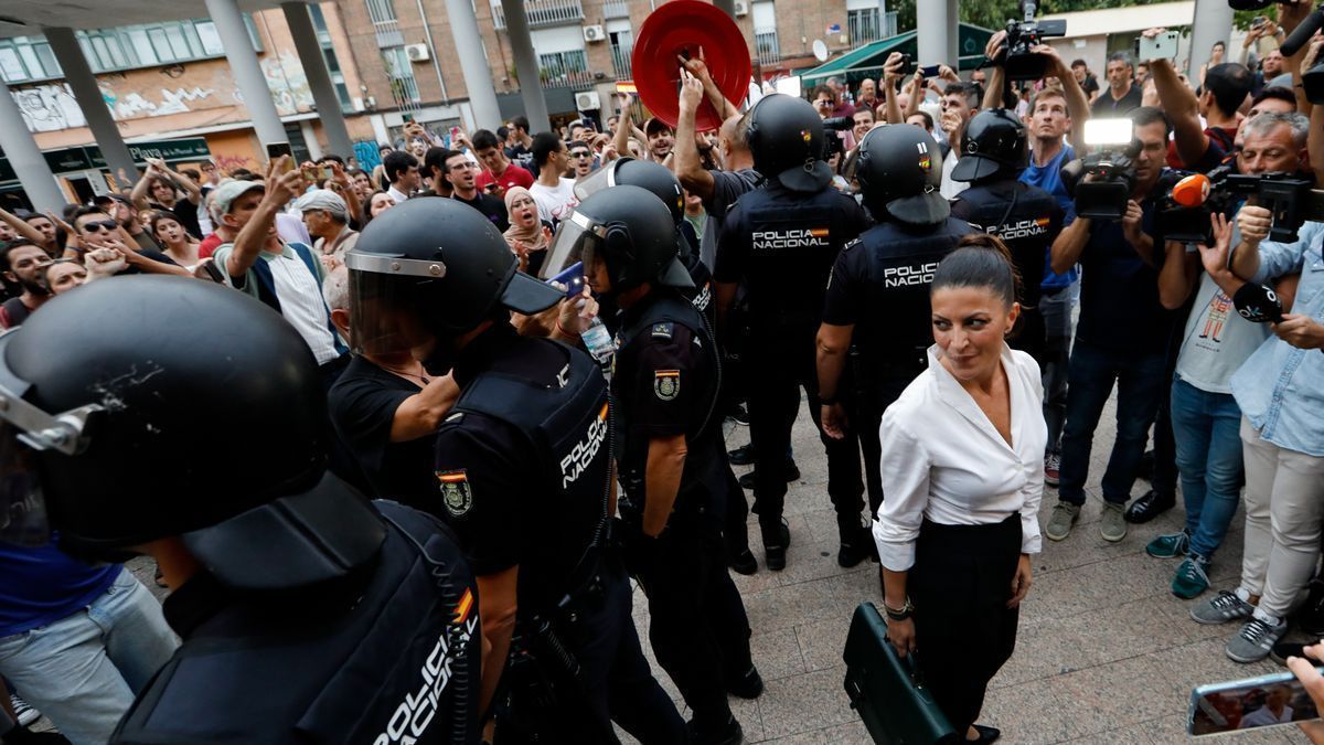 Olona a su llegada a la conferencia sobre la defensa de los derechos y libertades a través del TC.
