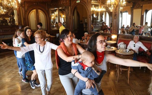 Baile de la Alpargata en el Nuevo Casino