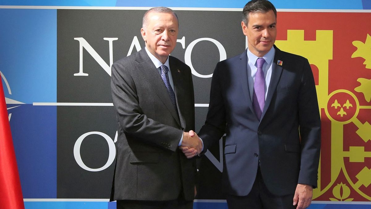 Sánchez y Erdogan, ayer jueves en la última jornada de la cumbre en Madrid.