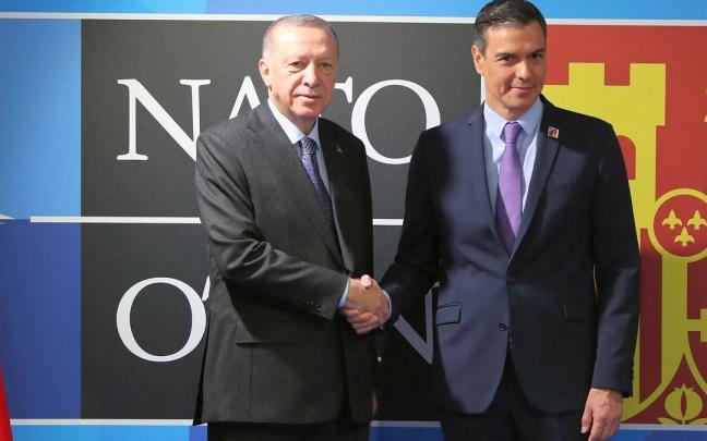 Sánchez y Erdogan, ayer jueves en la última jornada de la cumbre en Madrid.