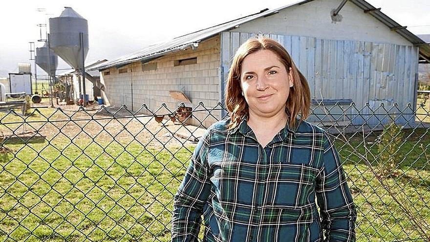 Edurne Basterra en su explotación de Salvatierra.