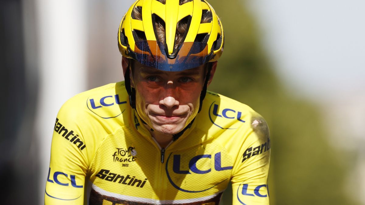 Jonas Vingegaard con el maillot amarillo