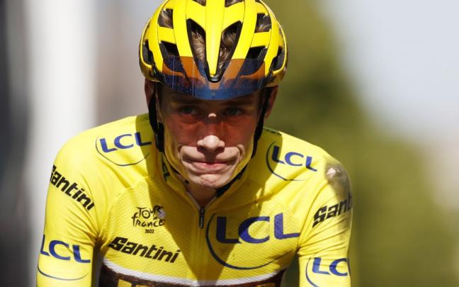Jonas Vingegaard con el maillot amarillo Jonas Vingegaard con el maillot amarillo