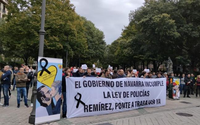 Concentraci&oacute;n de polic&iacute;as forales para reclamar la reglamentaci&oacute;