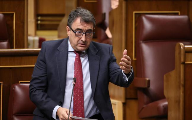 El portavoz del PNV, Aitor Esteban, durante su intervención en el Congreso.