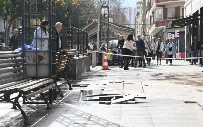 El reventón se ha producido en la calle Doctor Areilza El reventón se ha producido en la calle Doctor Areilza