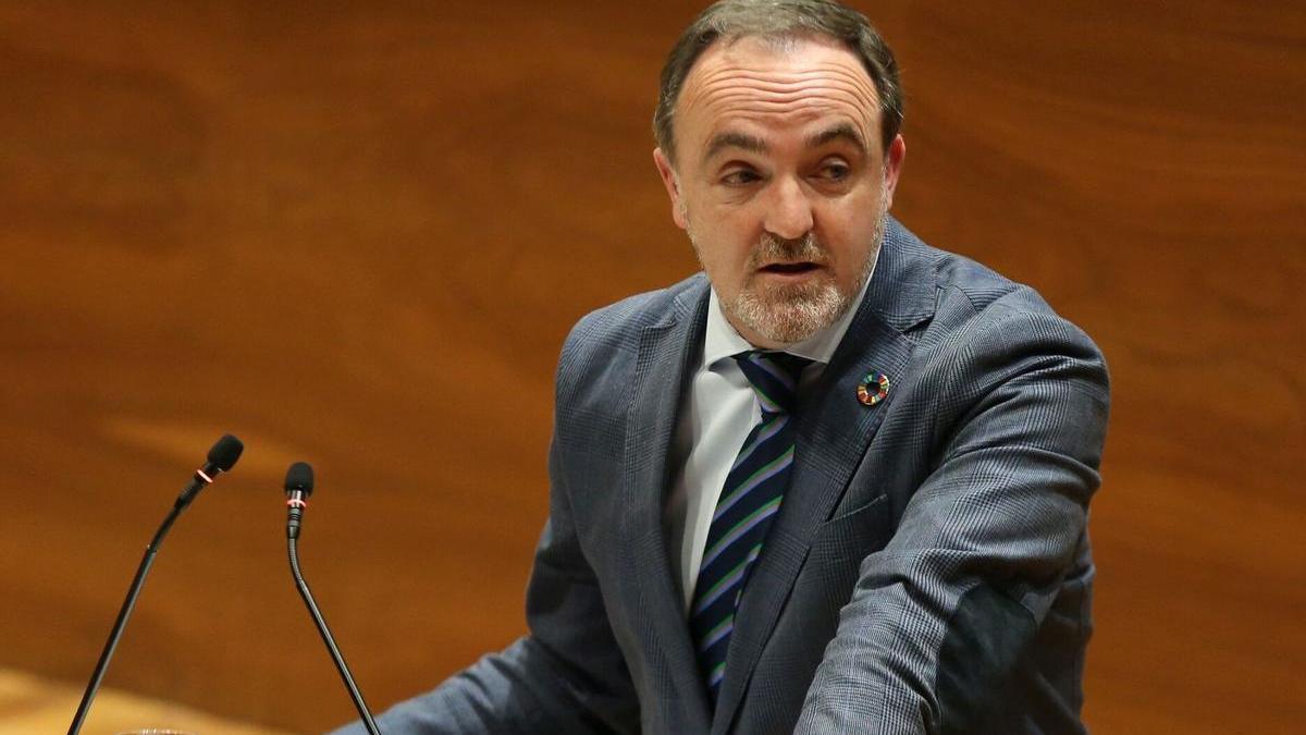 Javier Esparza, en una intervención en el Parlamento foral.