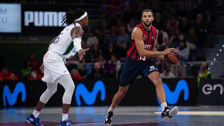 Darius Thompson controla el balón durante el primer partido de la liga ACB frente al Unicaja en el Buesa Arena