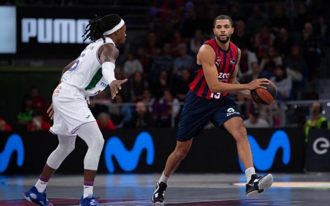 Darius Thompson controla el balón durante el primer partido de la liga ACB frente al Unicaja en el Buesa Arena