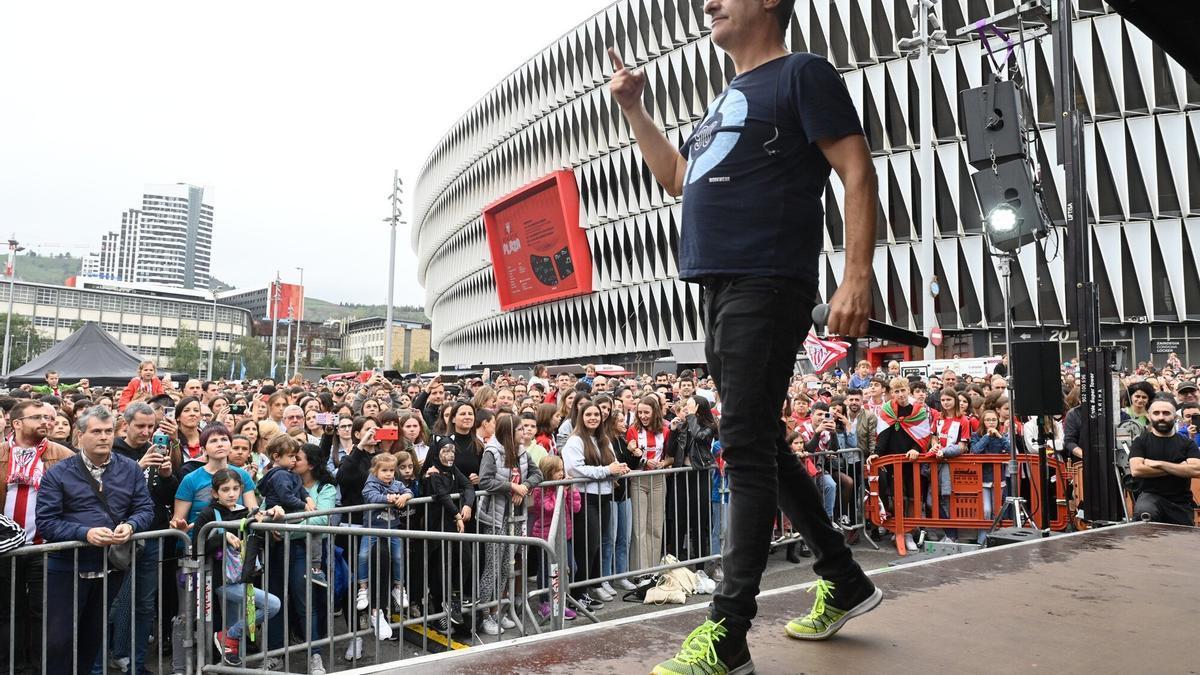 Gran ambiente en el estreno de Athletic Plaza