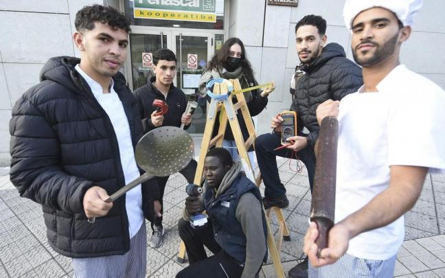 Jóvenes aprenden un oficio en Peñaskal Kooperatiba en Bilbao