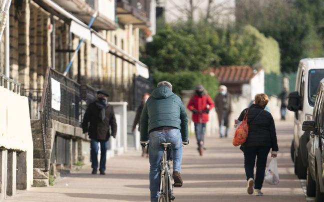 Paseo de Txaparrene de Intxaurrondo, que renovará su pavimento.