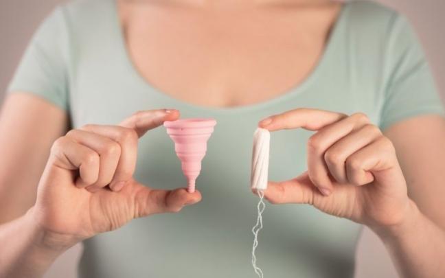 La ley también contempla el reparto gratuito de productos de higiene menstrual. La ley también contempla el reparto gratuito de productos de higiene menstrual.