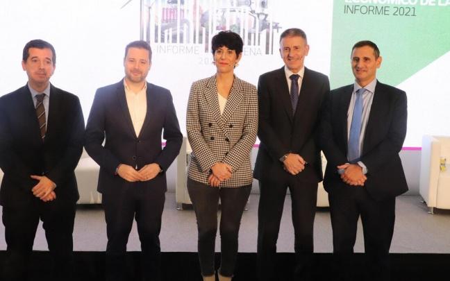 El consejero Irujo, el alcalde Toquero, la consejera Sáinz, y los responsables de Caja Laboral Mairaga y Cortajarena.