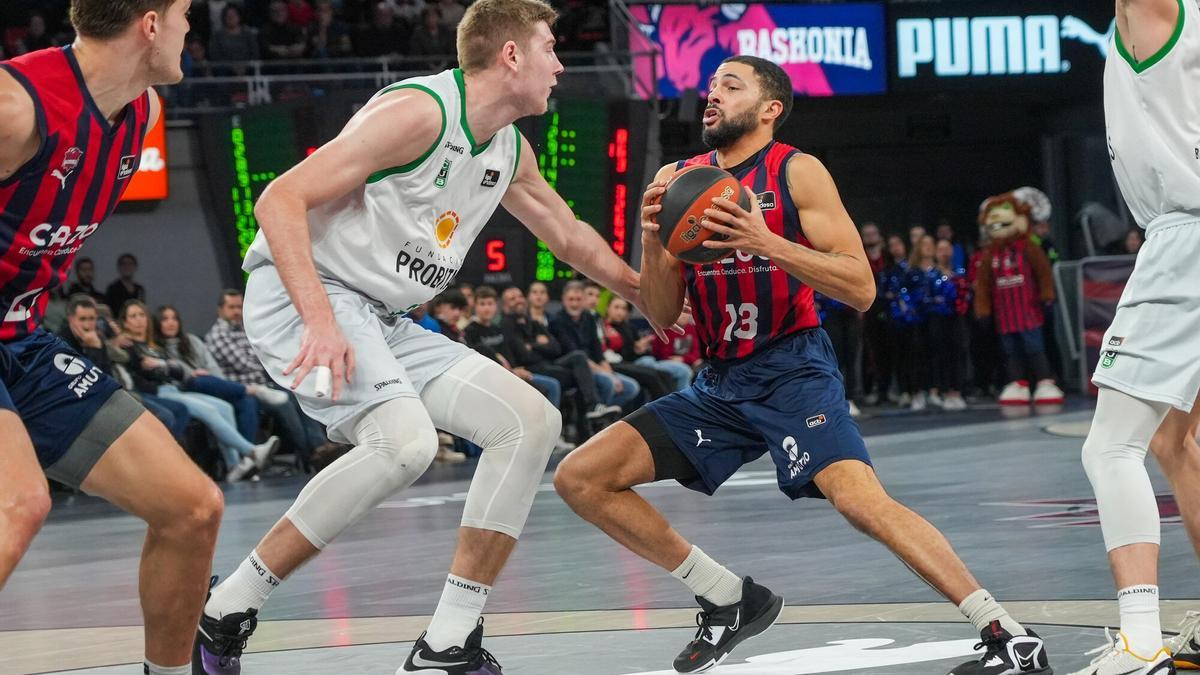 El Baskonia sufre hasta el último segundo para superar a la Penya