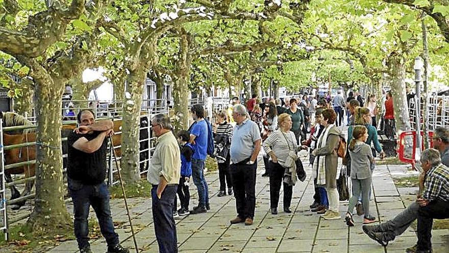 La feria y una tarde espléndida animó a salir a la plaza.