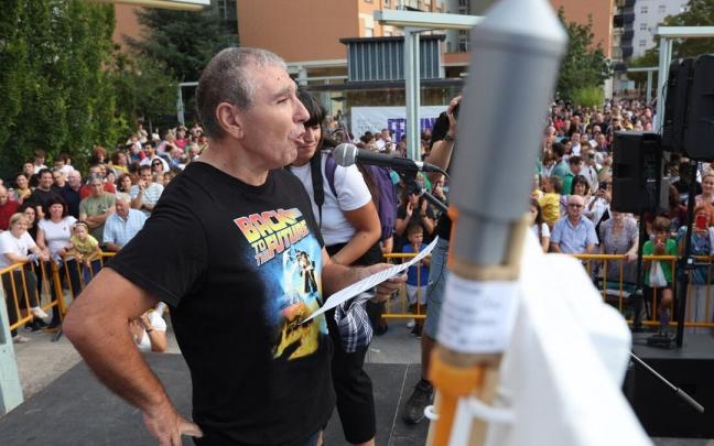 Antonio Liberal, justo antes de lanzar el cohete. Antonio Liberal, justo antes de lanzar el cohete.