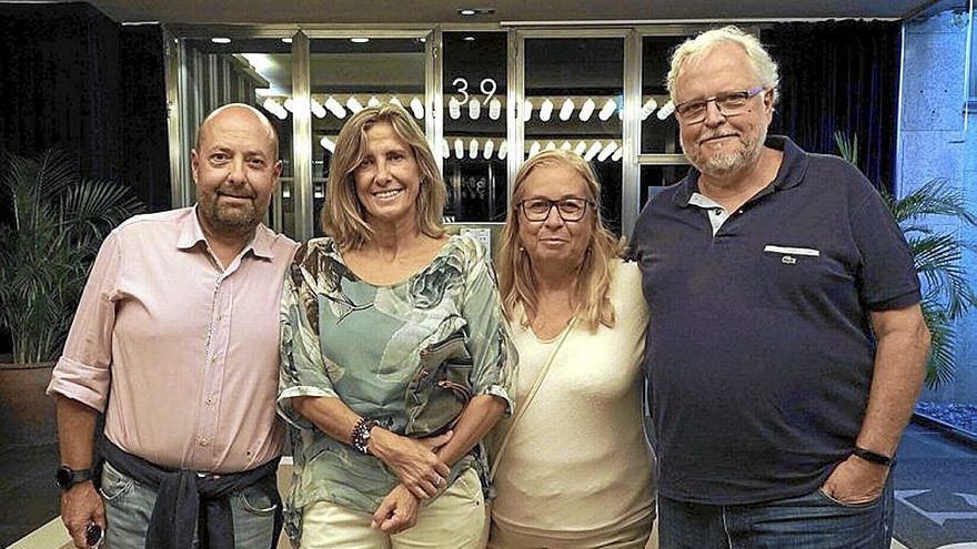 Enrique Ugarte, Ana Zamanillo, Sarín Chaqués y Joaquín de Miquel tenían previsto ir al palco de San Mamés a ver el partido del Athletic.