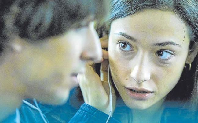Los jóvenes actores Ben Attal y Suzanne Jouannet encabezan un sólido y prestigiado reparto que confiere autenticidad a un filme sobre los abusos sexuales, tan recomendable como oportuno. Los jóvenes actores Ben Attal y Suzanne Jouannet encabezan un sólido y prestigiado reparto que confiere autenticidad a un filme sobre los abusos sexuales, tan recomendable como oportuno.