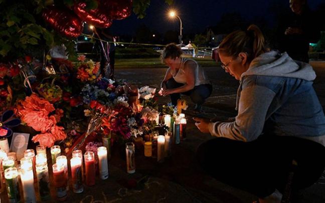 Homenaje por las v&iacute;ctimas del tiroteo de B&uacute;falo.